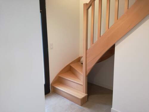 Escalier en hêtre massif